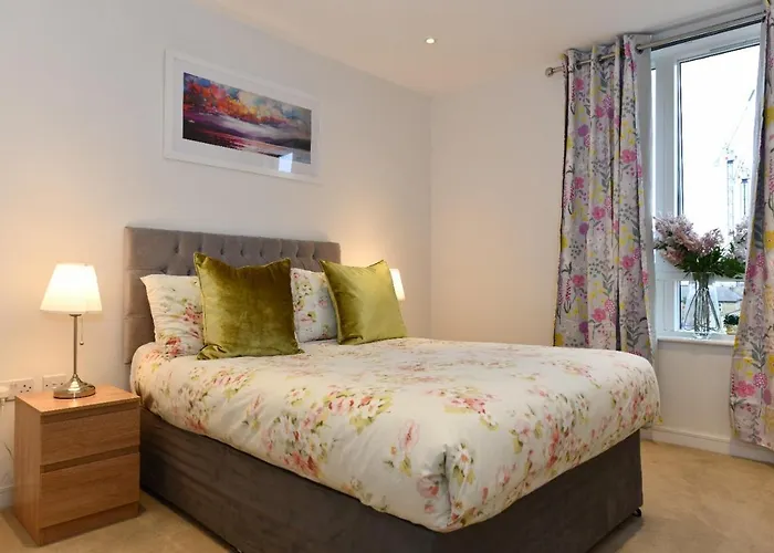 Kew Bridge Apartments